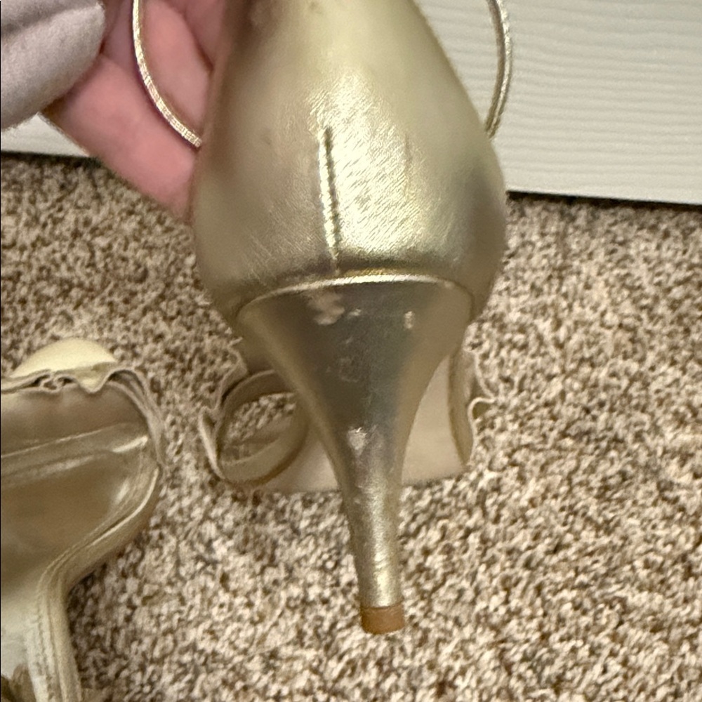Lilly Pulitzer Women’s Elegant Gold Heels - Picture 4 of 10